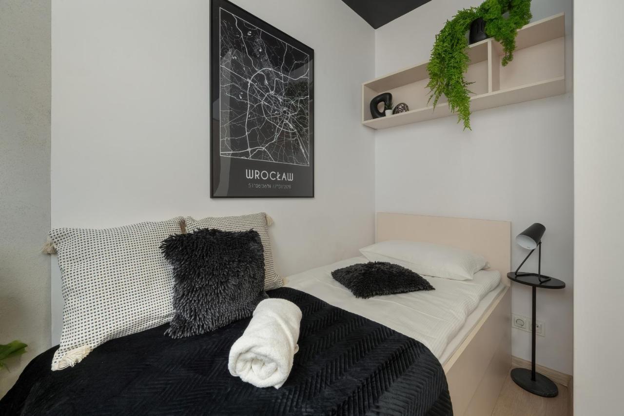 Trendy Studios With Home Office Near Wroclaw Main Station By Noclegi Renters Exteriör bild
