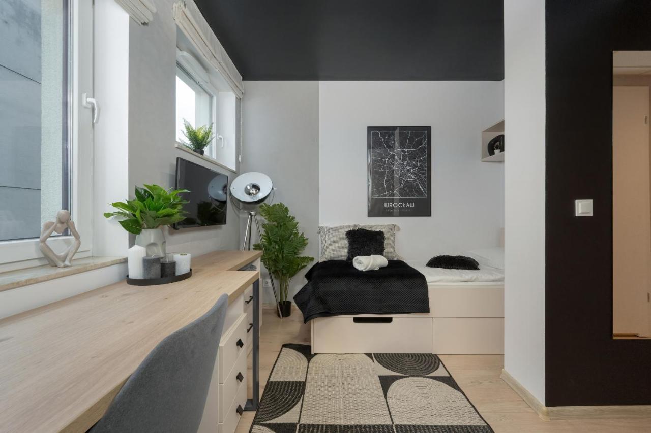 Trendy Studios With Home Office Near Wroclaw Main Station By Noclegi Renters Exteriör bild