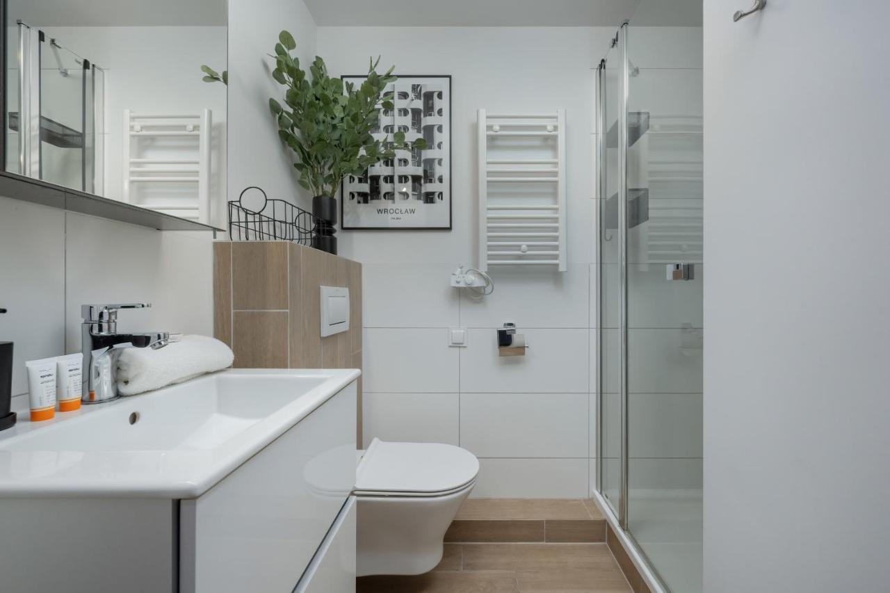 Trendy Studios With Home Office Near Wroclaw Main Station By Noclegi Renters Exteriör bild